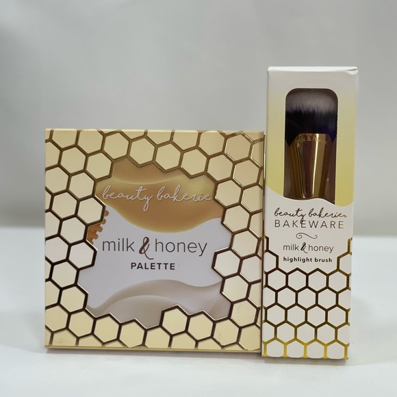 BEAUTY BAKERIE MILK & HONEY HIGHLIGHTING PALETTE & BRUSH - Picture 9 of 10